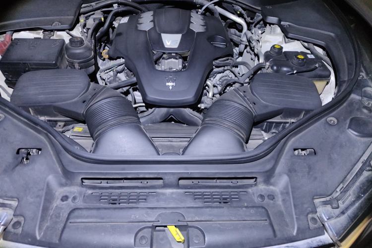 Used Maserati Levante 2016 3.0T Standard Edition Engine Bay