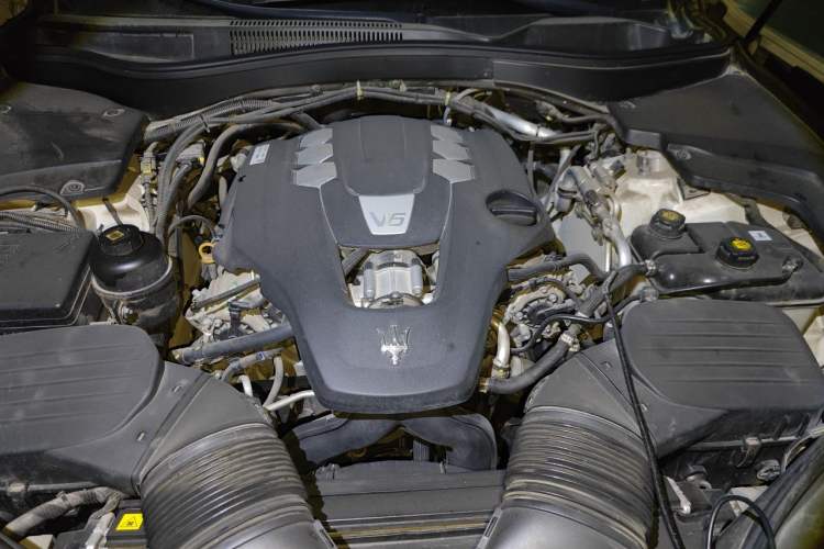 Used Maserati Levante 2016 3.0T Standard Edition Engine Bay