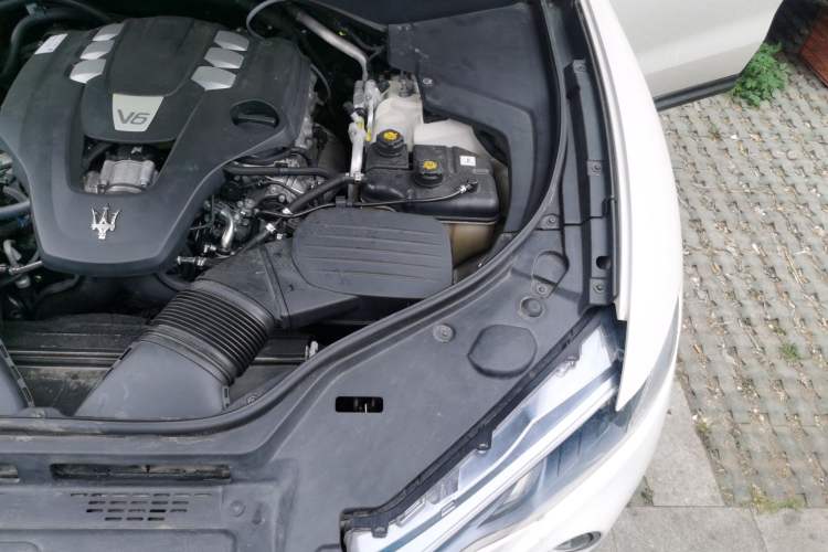 Used Maserati Levante 2016 3.0T Standard Edition Engine Bay Left