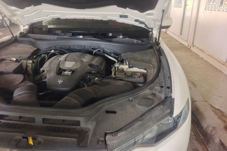 Used Maserati Levante  Engine Bay Left