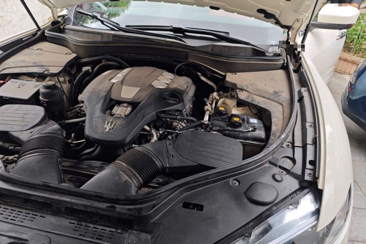 Used Maserati Levante 2016 3.0T Standard Edition Engine Bay Left