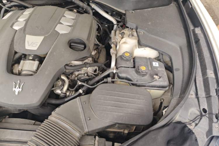 Used Maserati Levante 2016 3.0T Standard Edition Engine Bay Left