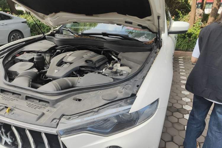 Used Maserati Levante 2016 3.0T Standard Edition Engine Bay Left