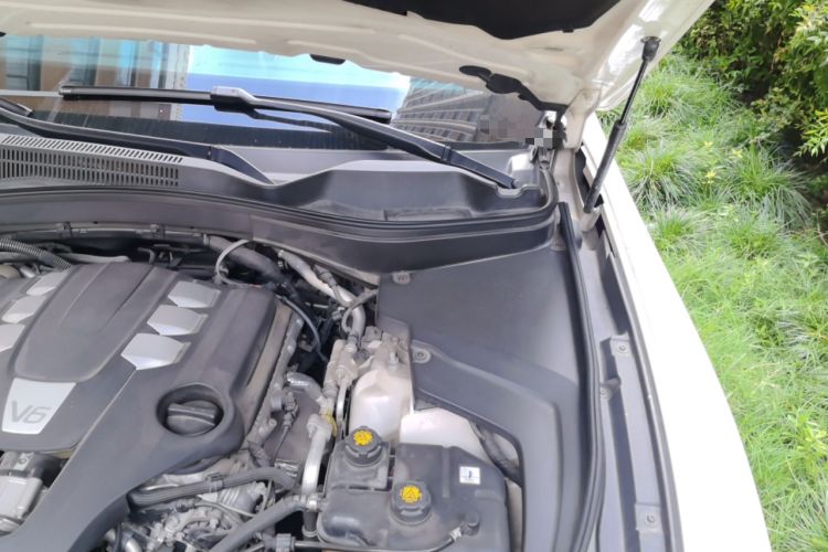 Used Maserati Levante 2016 3.0T Standard Edition Engine Bay Left