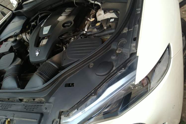 Used Maserati Levante 2016 3.0T Standard Edition Engine Bay Left