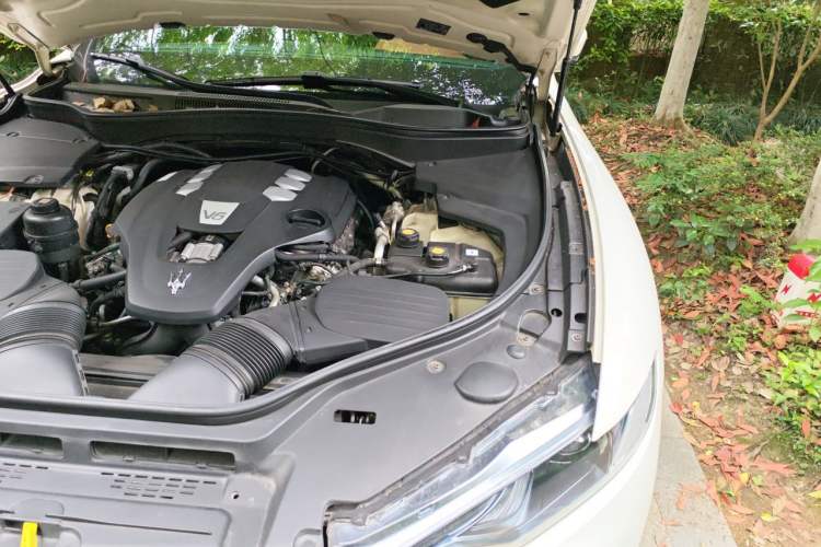 Used Maserati Levante 2016 3.0T Standard Edition Engine Bay Left