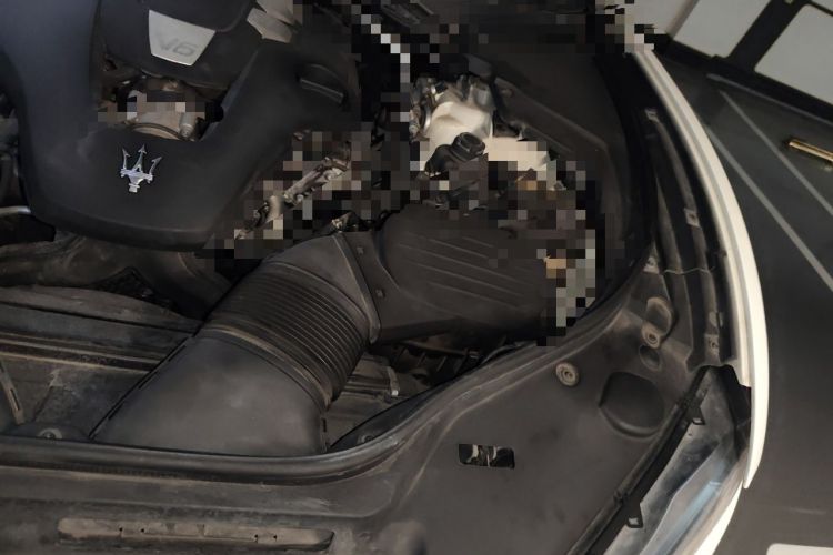 Used Maserati Levante 2016 3.0T Standard Edition Engine Bay Left