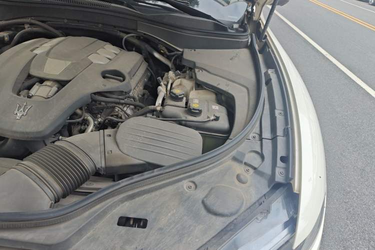 Used Maserati Levante 2016 3.0T Standard Edition Engine Bay Left