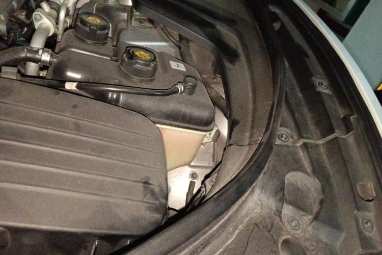 Used Maserati Levante 2016 3.0T Standard Edition Engine Bay Left