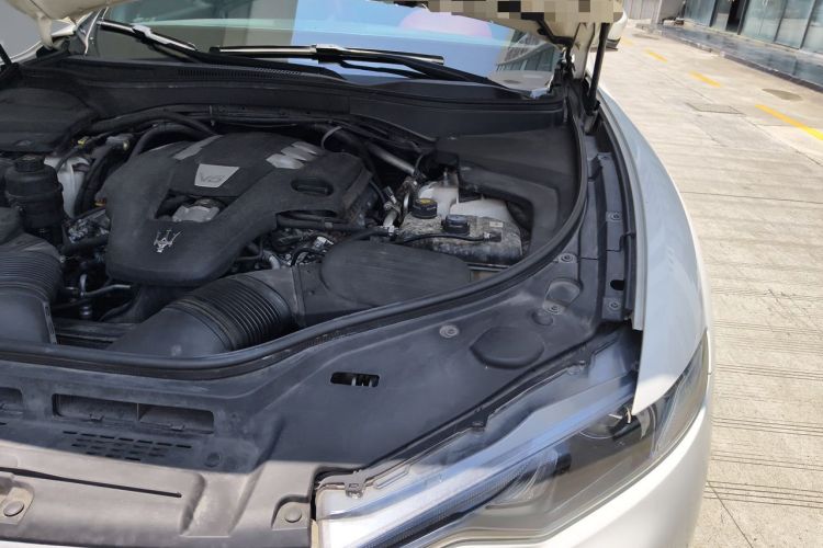 Used Maserati Levante 2016 3.0T Standard Edition Engine Bay Left