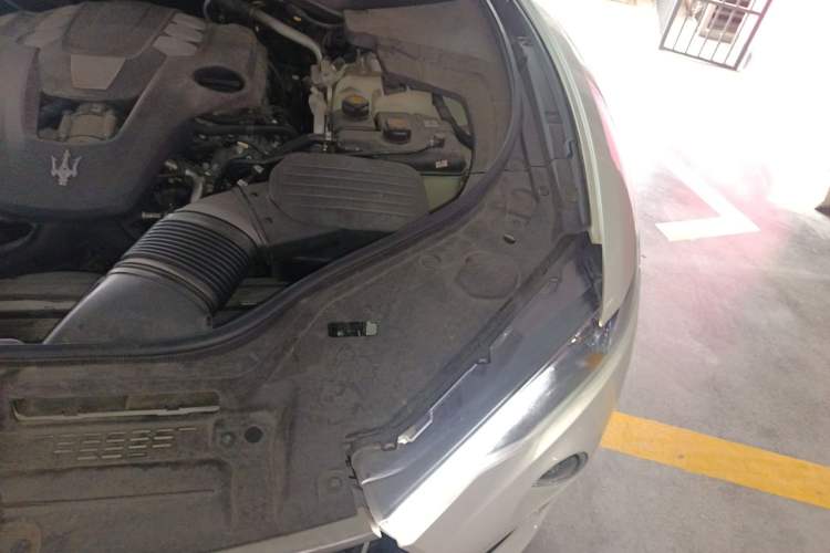 Used Maserati Levante 2016 3.0T Standard Edition Engine Bay Left