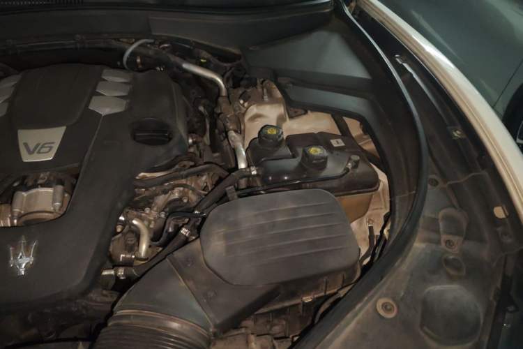 Used Maserati Levante 2016 3.0T Standard Edition Engine Bay Left