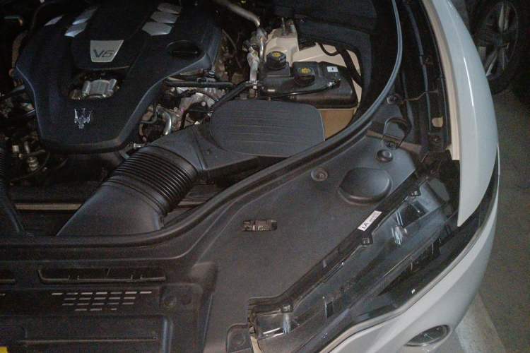 Used Maserati Levante 2016 3.0T Standard Edition Engine Bay Left