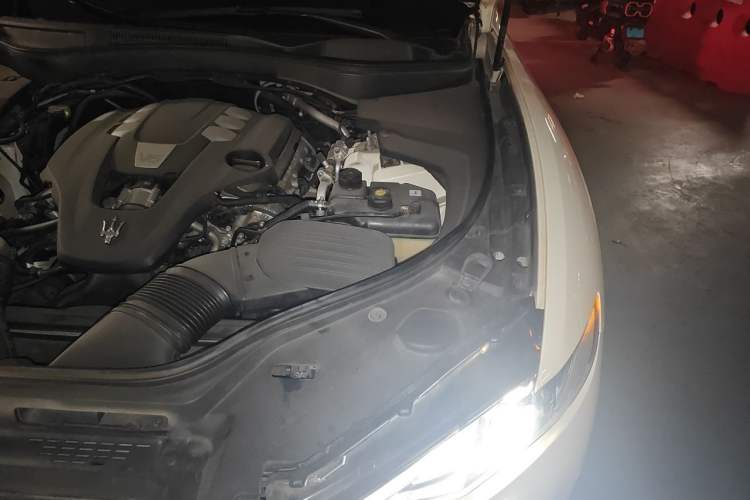 Used Maserati Levante 2016 3.0T Standard Edition Engine Bay Left