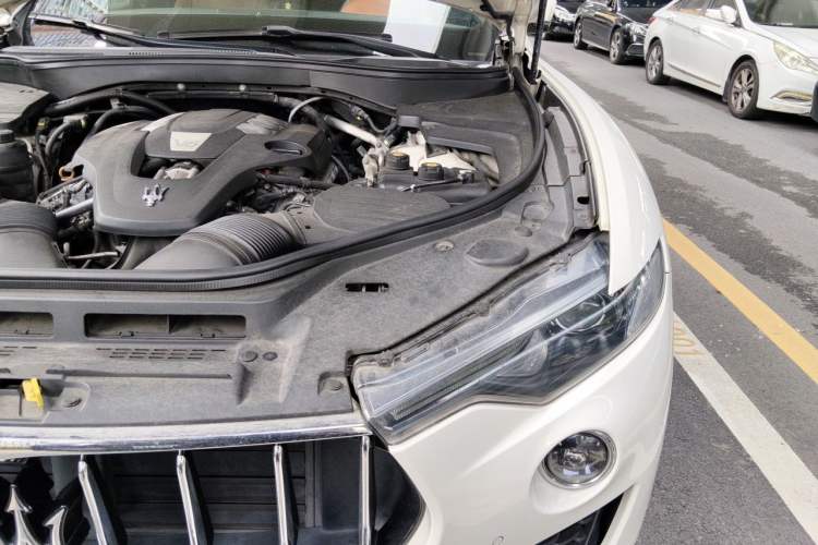 Used Maserati Levante 2016 3.0T Standard Edition Engine Bay Left