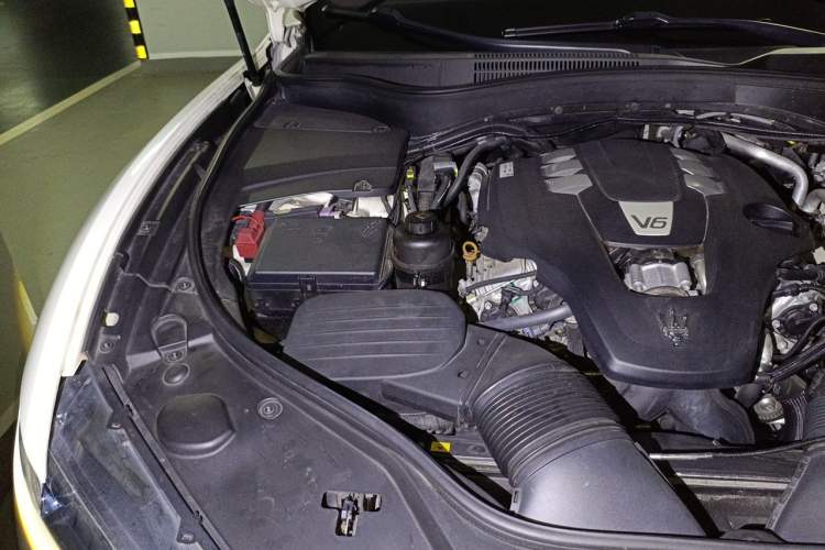 Used Maserati Levante 2016 3.0T Standard Edition Engine Bay Right