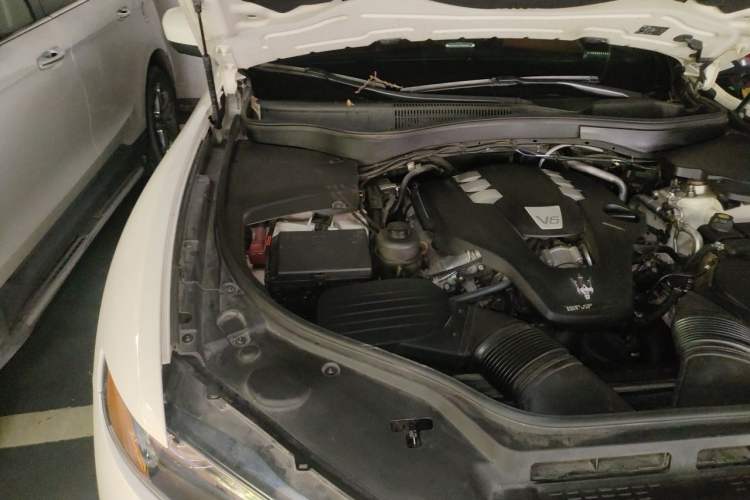 Used Maserati Levante 2016 3.0T Standard Edition Engine Bay Right