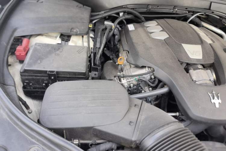 Used Maserati Levante 2016 3.0T Standard Edition Engine Bay Right