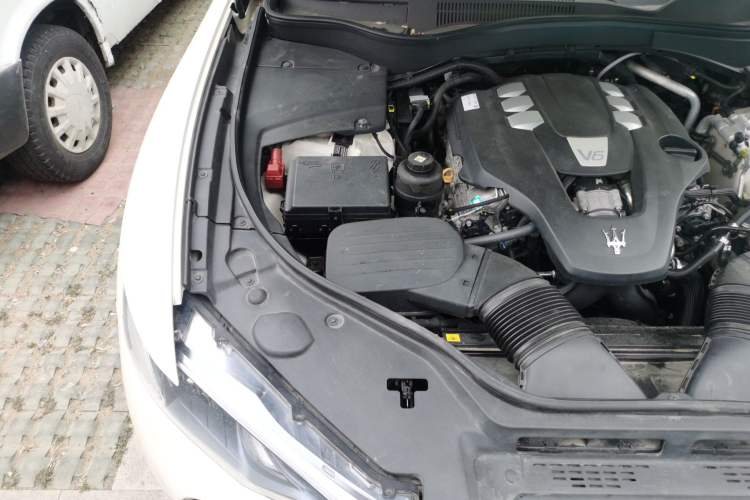 Used Maserati Levante 2016 3.0T Standard Edition Engine Bay Right
