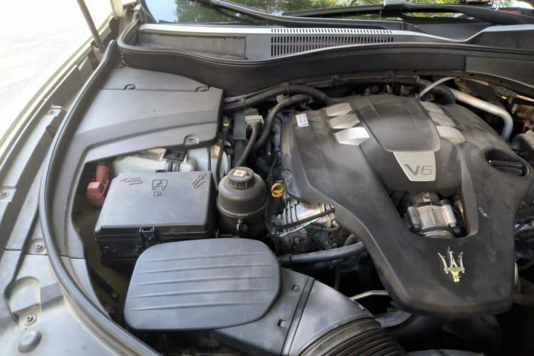 Used Maserati Levante 2016 3.0T Standard Edition Engine Bay Right