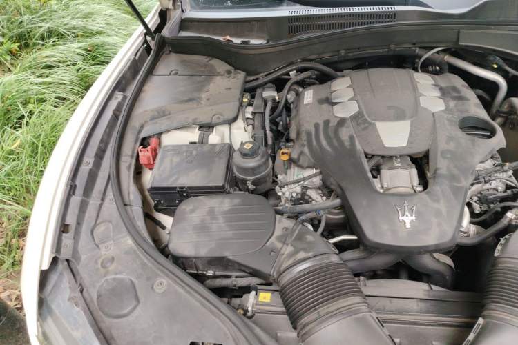 Used Maserati Levante 2016 3.0T Standard Edition Engine Bay Right