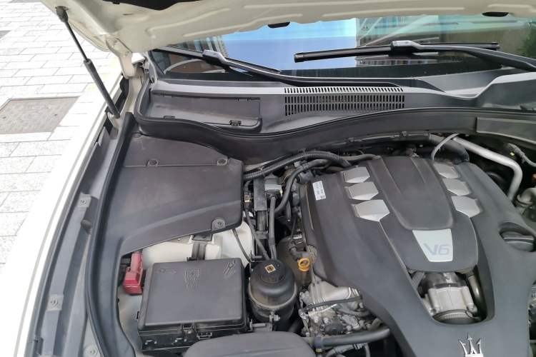 Used Maserati Levante 2016 3.0T Standard Edition Engine Bay Right