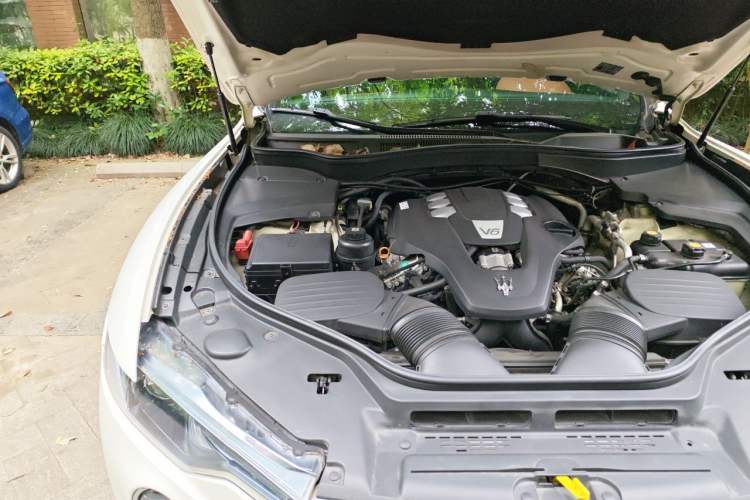Used Maserati Levante 2016 3.0T Standard Edition Engine Bay Right