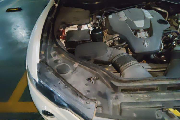 Used Maserati Levante 2016 3.0T Standard Edition Engine Bay Right