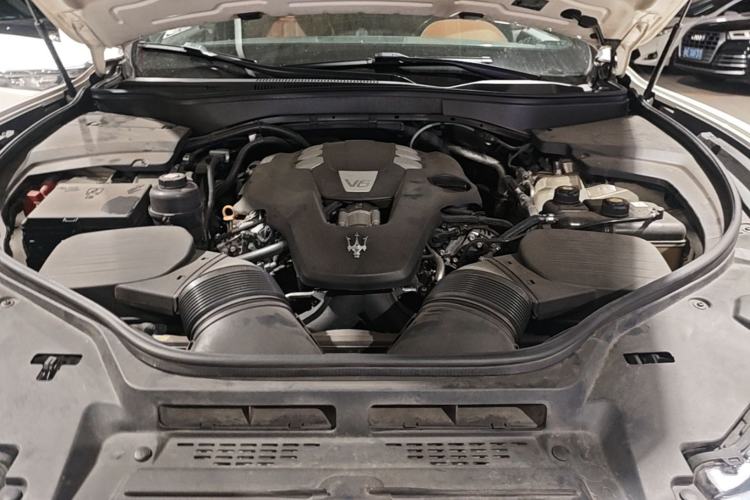 Used Maserati Levante 2016 3.0T Standard Edition Engine Bay