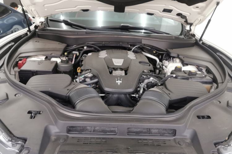 Used Maserati Levante 2016 3.0T Standard Edition Engine Bay
