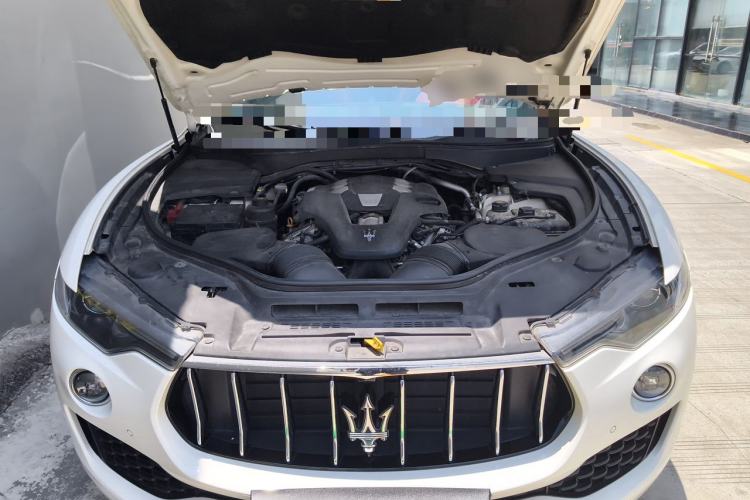 Used Maserati Levante 2016 3.0T Standard Edition Engine Bay