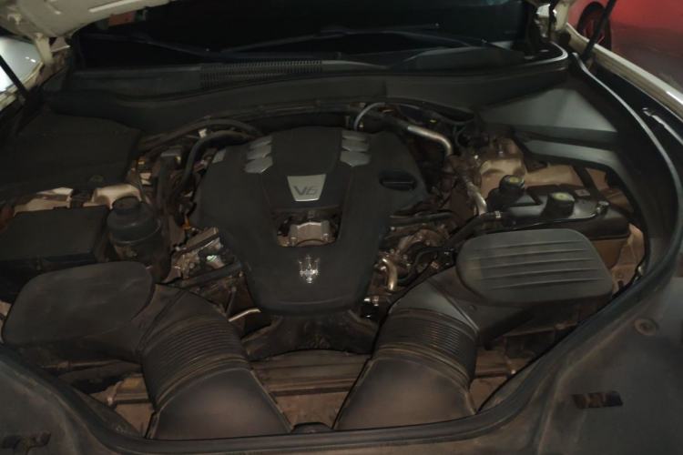 Used Maserati Levante 2016 3.0T Standard Edition Engine Bay