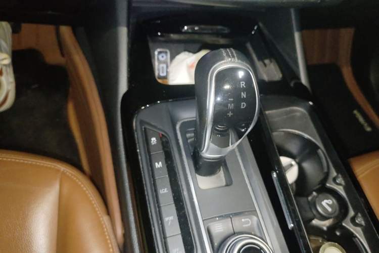 Used Maserati Levante 2016 3.0T Standard Edition Gear Lever