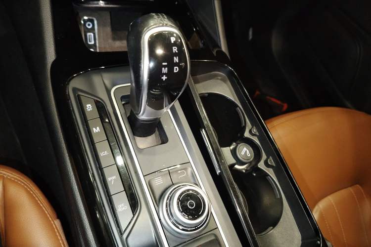Used Maserati Levante 2016 3.0T Standard Edition Gear Lever