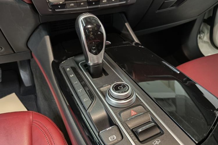 Used Maserati Levante 2016 3.0T Standard Edition Gear Lever
