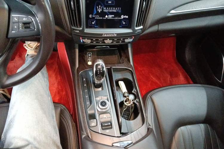 Used Maserati Levante 2016 3.0T Standard Edition Gear Lever