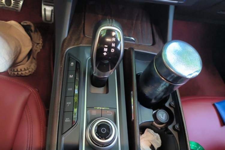 Used Maserati Levante 2016 3.0T Standard Edition Gear Lever