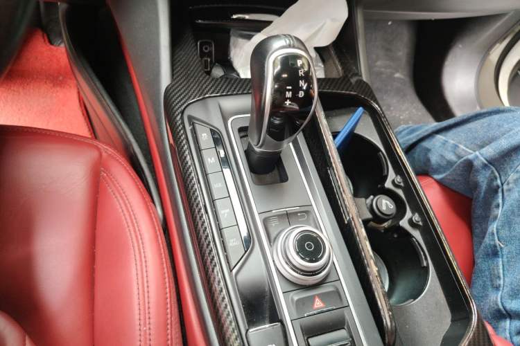 Used Maserati Levante 2016 3.0T Standard Edition Gear Lever