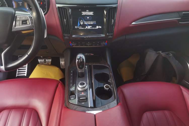 Used Maserati Levante 2016 3.0T Standard Edition Gear Lever