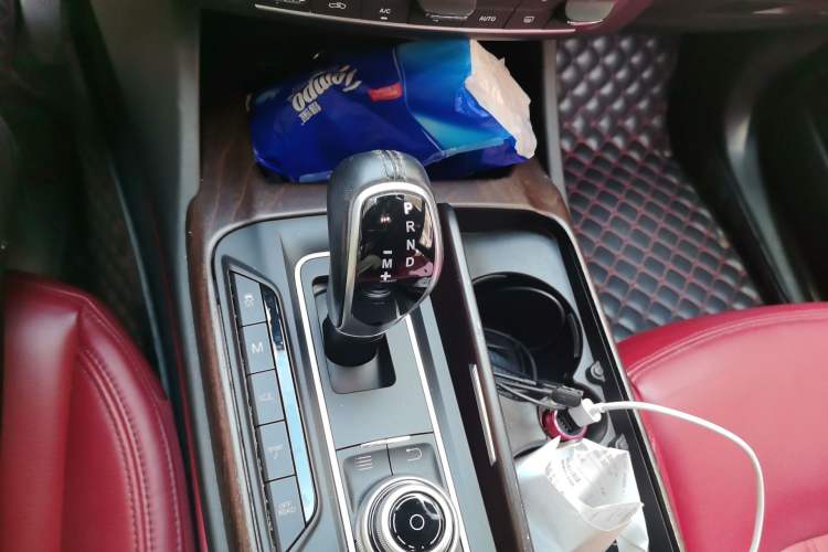 Used Maserati Levante 2016 3.0T Standard Edition Gear Lever