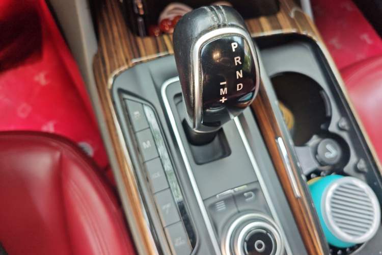 Used Maserati Levante 2016 3.0T Standard Edition Gear Lever
