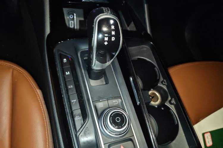 Used Maserati Levante 2016 3.0T Standard Edition Gear Lever