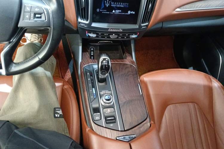 Used Maserati Levante 2016 3.0T Standard Edition Gear Lever