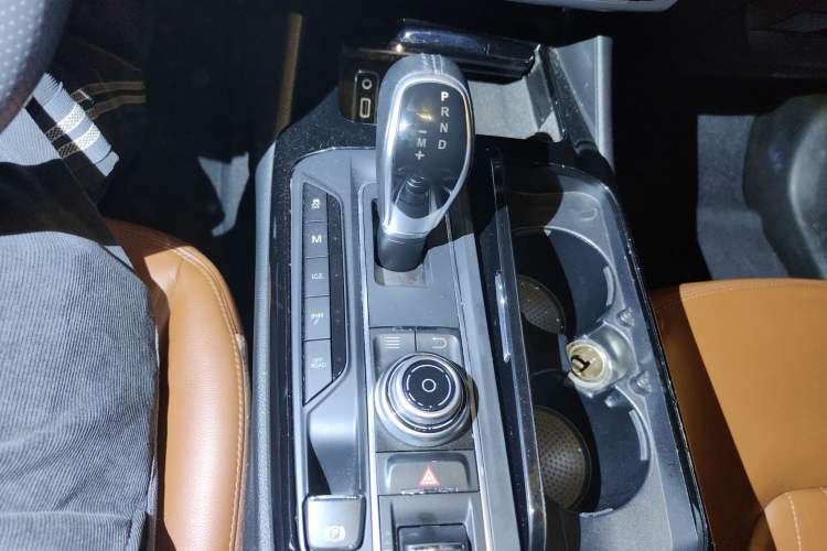 Used Maserati Levante 2016 3.0T Standard Edition Gear Lever