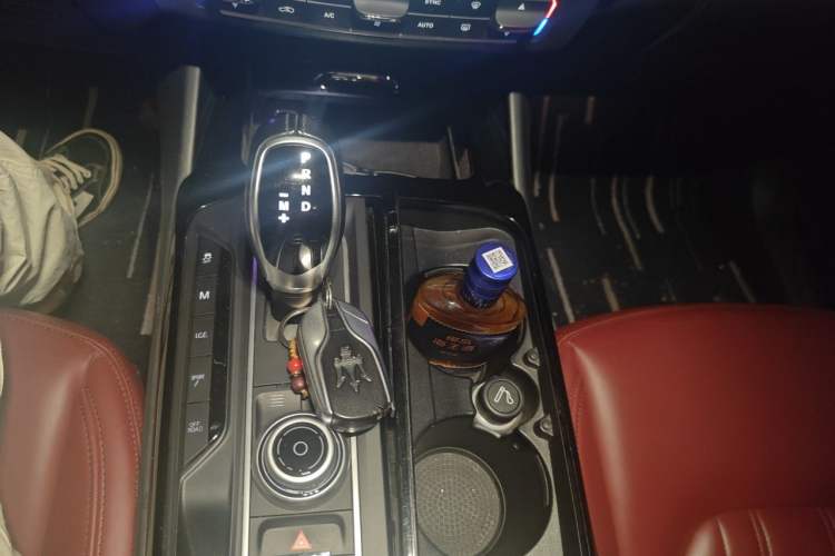 Used Maserati Levante 2016 3.0T Standard Edition Gear Lever