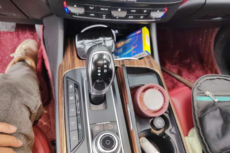 Used Maserati Levante 2016 3.0T Standard Edition Gear Lever