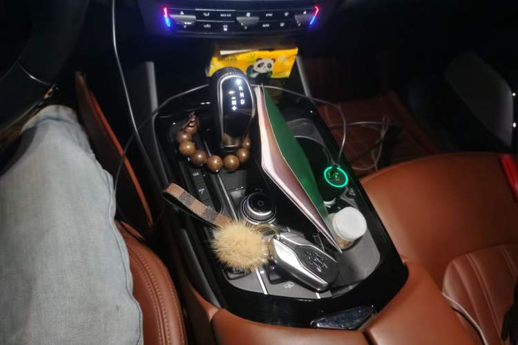 Used Maserati Levante 2016 3.0T Standard Edition Gear Lever
