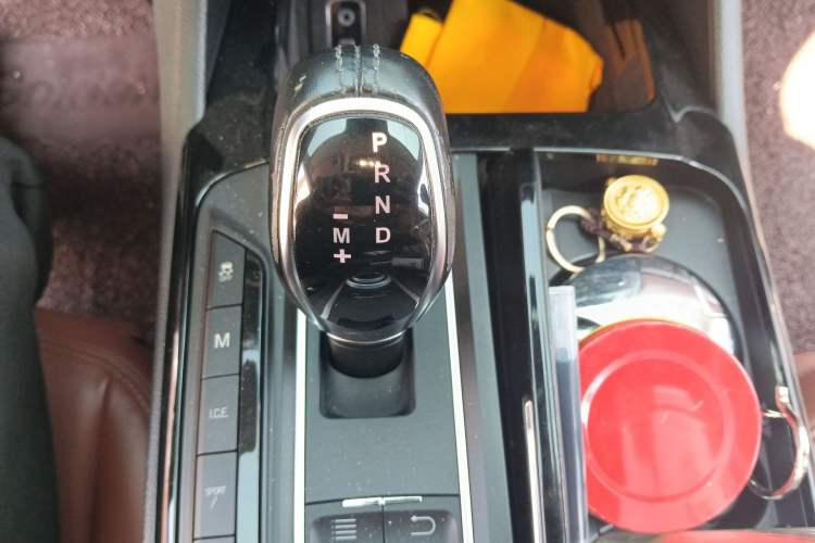 Used Maserati Levante 2016 3.0T Standard Edition Gear Lever