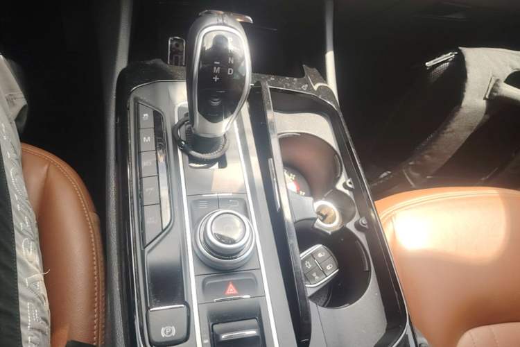 Used Maserati Levante 2016 3.0T Standard Edition Gear Lever