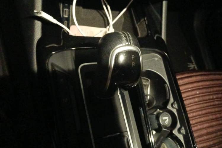 Used Maserati Levante 2016 3.0T Standard Edition Gear Lever